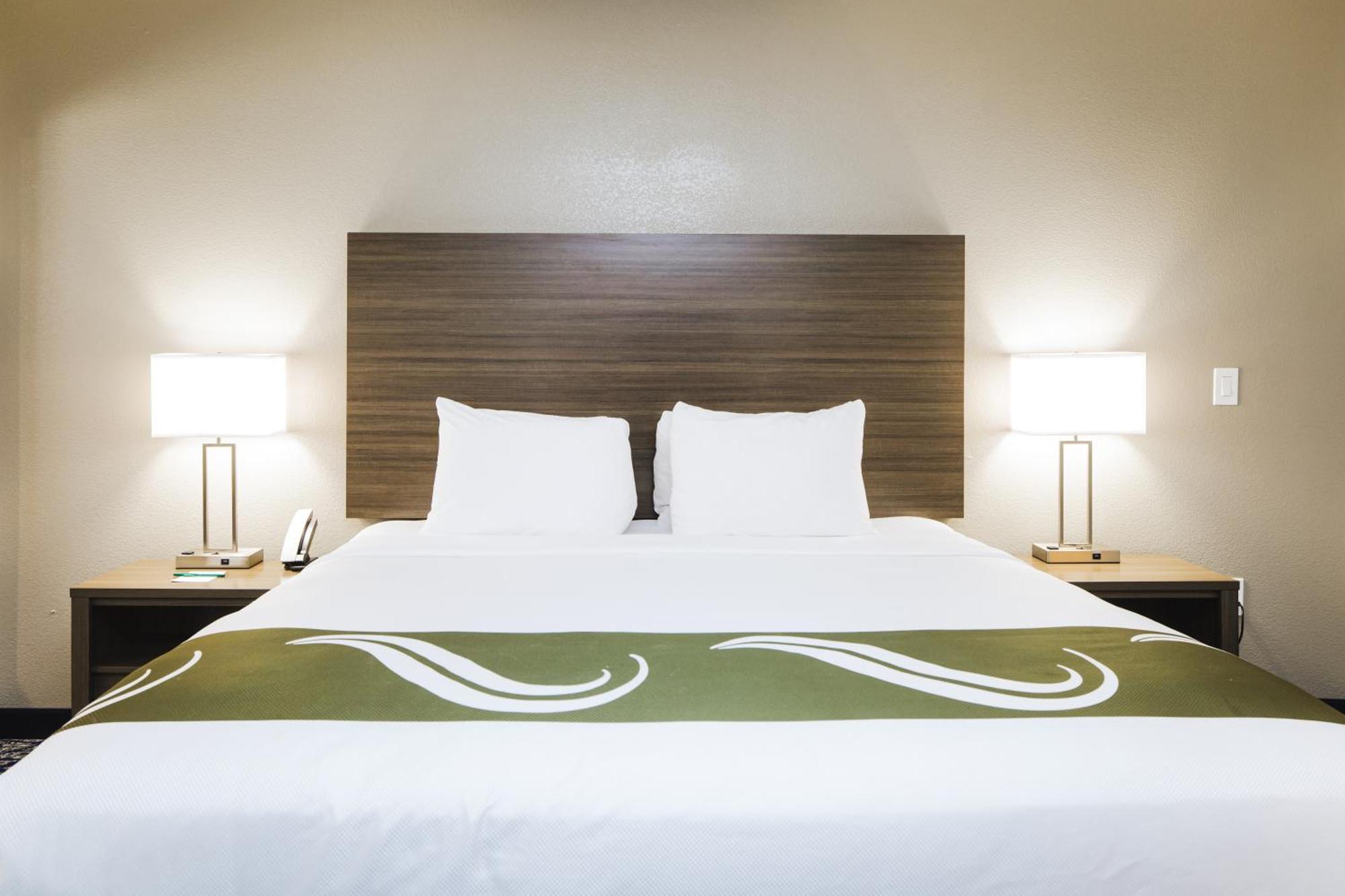 Quality Suites Houston Hobby Airport Exterior photo