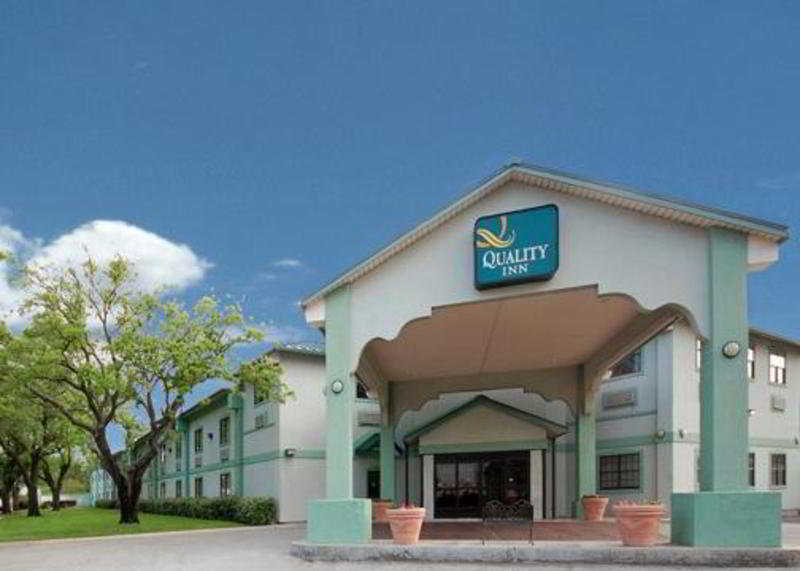 Quality Suites Houston Hobby Airport Exterior photo